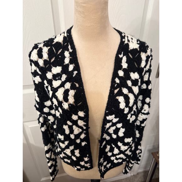 Elan Kylee Macrame Crochet Cropped Cardigan in Black/White, S - Picture 5 of 11